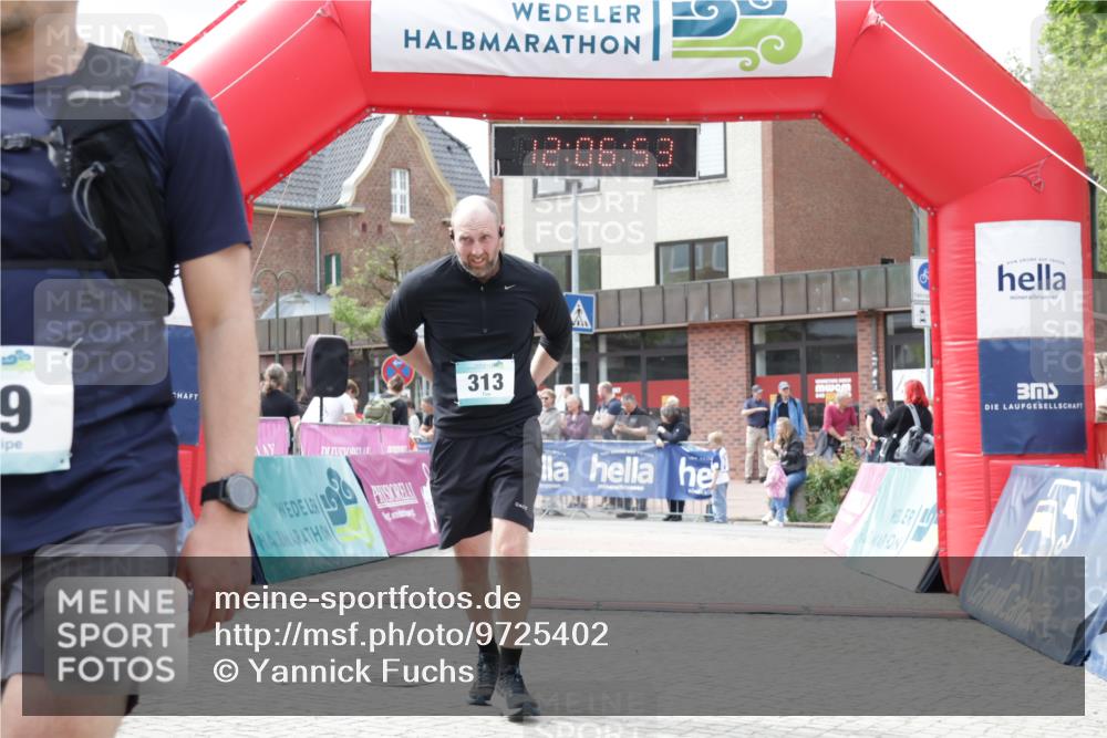 10.05.2026 - 8. Wedeler Halbmarathon Yannick Fuchs http://msf.ph/oto/9725402 10.05.2026 12:06:51 Ziel 313, 484, 485, 631, 958, 959 meine-sportfotos.de