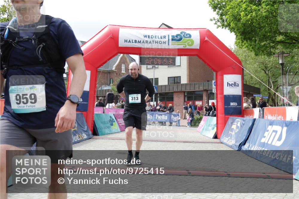 10.05.2026 - 8. Wedeler Halbmarathon Yannick Fuchs http://msf.ph/oto/9725415 10.05.2026 12:06:51 Ziel 313, 484, 485, 631, 958, 959 meine-sportfotos.de