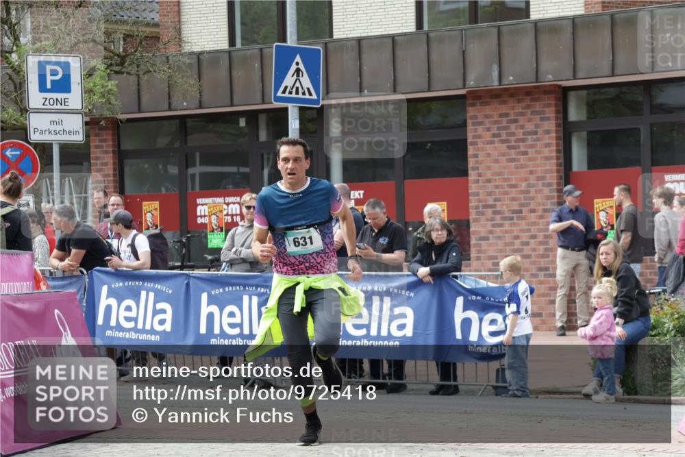 10.05.2026 - 8. Wedeler Halbmarathon Yannick Fuchs http://msf.ph/oto/9725418 10.05.2026 12:06:53 Ziel 313, 631 meine-sportfotos.de