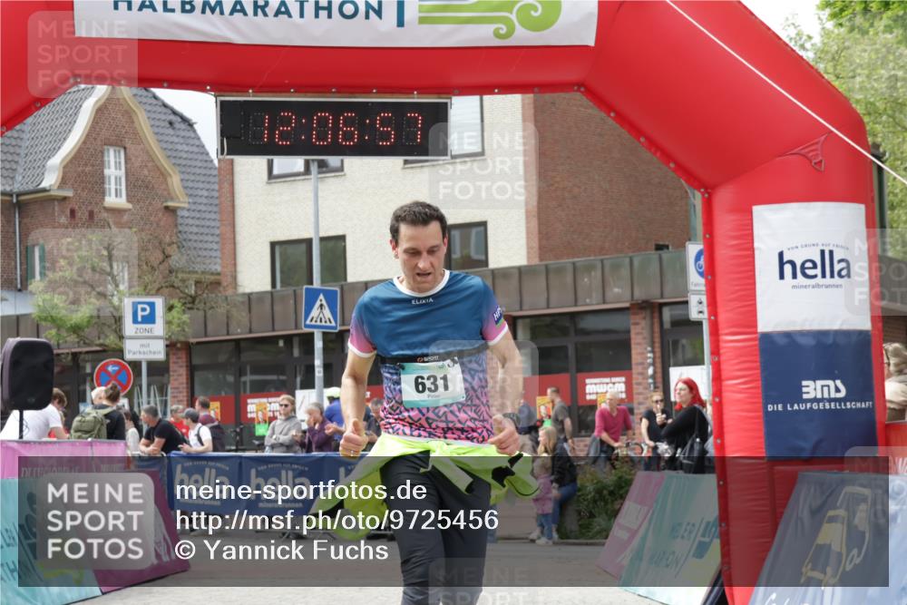 10.05.2026 - 8. Wedeler Halbmarathon Yannick Fuchs http://msf.ph/oto/9725456 10.05.2026 12:06:55 Ziel 313, 399, 631 meine-sportfotos.de