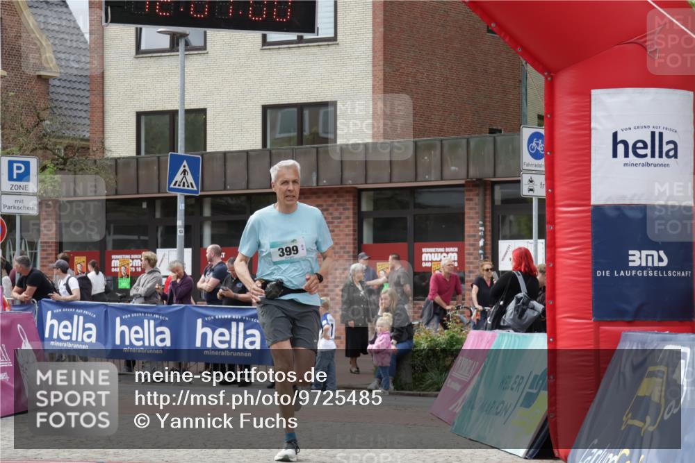 10.05.2026 - 8. Wedeler Halbmarathon Yannick Fuchs http://msf.ph/oto/9725485 10.05.2026 12:06:58 Ziel 399, 631 meine-sportfotos.de