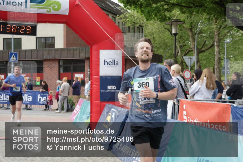 10.05.2026 - 8. Wedeler Halbmarathon Yannick Fuchs http://msf.ph/oto/9725486 10.05.2026 11:38:27 Ziel 146, 360, 688, 765, 768, 2040 meine-sportfotos.de