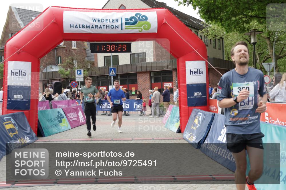 10.05.2026 - 8. Wedeler Halbmarathon Yannick Fuchs http://msf.ph/oto/9725491 10.05.2026 11:38:28 Ziel 360, 425, 688, 765, 2040 meine-sportfotos.de