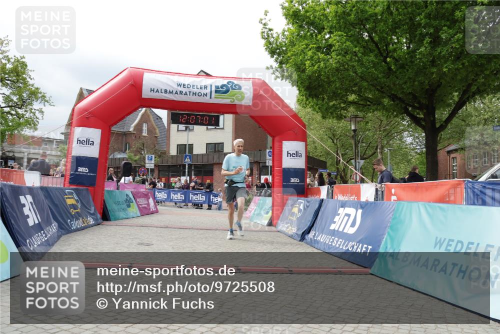 10.05.2026 - 8. Wedeler Halbmarathon Yannick Fuchs http://msf.ph/oto/9725508 10.05.2026 12:06:59 Ziel 399, 631 meine-sportfotos.de