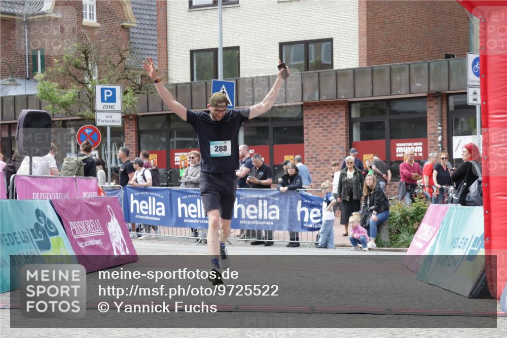10.05.2026 - 8. Wedeler Halbmarathon Yannick Fuchs http://msf.ph/oto/9725522 10.05.2026 12:07:05 Ziel 288, 399 meine-sportfotos.de