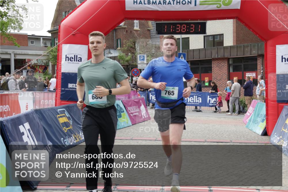 10.05.2026 - 8. Wedeler Halbmarathon Yannick Fuchs http://msf.ph/oto/9725524 10.05.2026 11:38:30 Ziel 360, 425, 688, 765, 2040 meine-sportfotos.de