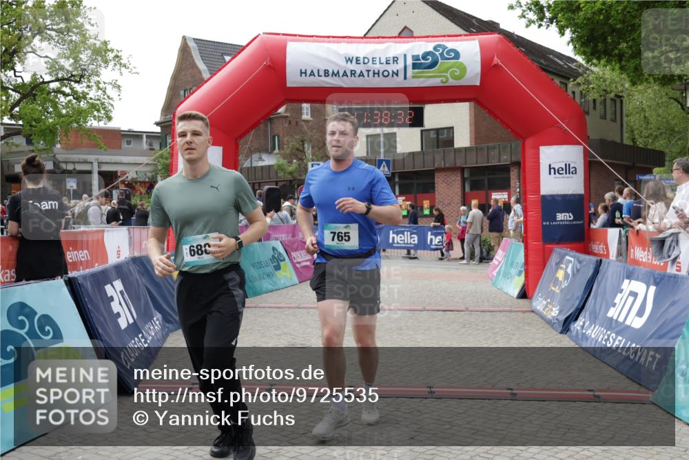 10.05.2026 - 8. Wedeler Halbmarathon Yannick Fuchs http://msf.ph/oto/9725535 10.05.2026 11:38:30 Ziel 360, 425, 688, 765, 2040 meine-sportfotos.de