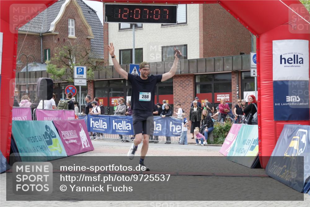 10.05.2026 - 8. Wedeler Halbmarathon Yannick Fuchs http://msf.ph/oto/9725537 10.05.2026 12:07:05 Ziel 288, 399 meine-sportfotos.de