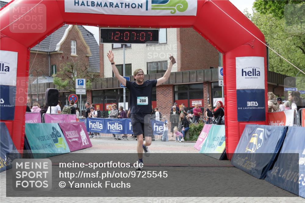 10.05.2026 - 8. Wedeler Halbmarathon Yannick Fuchs http://msf.ph/oto/9725545 10.05.2026 12:07:06 Ziel 288 meine-sportfotos.de