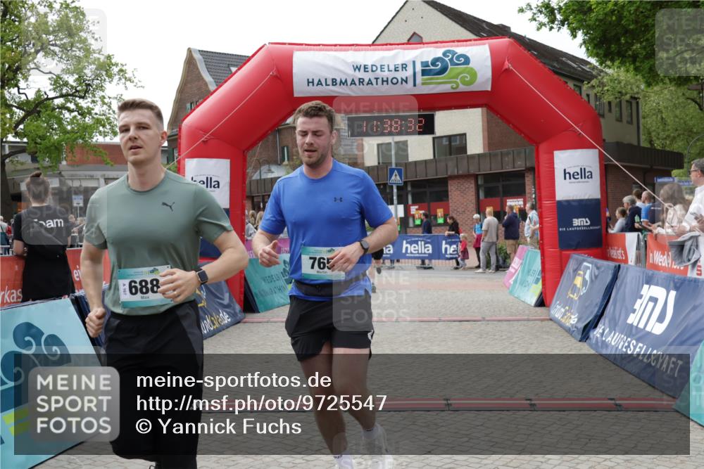 10.05.2026 - 8. Wedeler Halbmarathon Yannick Fuchs http://msf.ph/oto/9725547 10.05.2026 11:38:30 Ziel 360, 425, 688, 765, 2040 meine-sportfotos.de