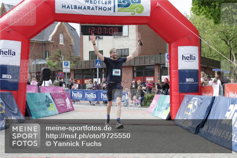 10.05.2026 - 8. Wedeler Halbmarathon Yannick Fuchs http://msf.ph/oto/9725550 10.05.2026 12:07:06 Ziel 288 meine-sportfotos.de
