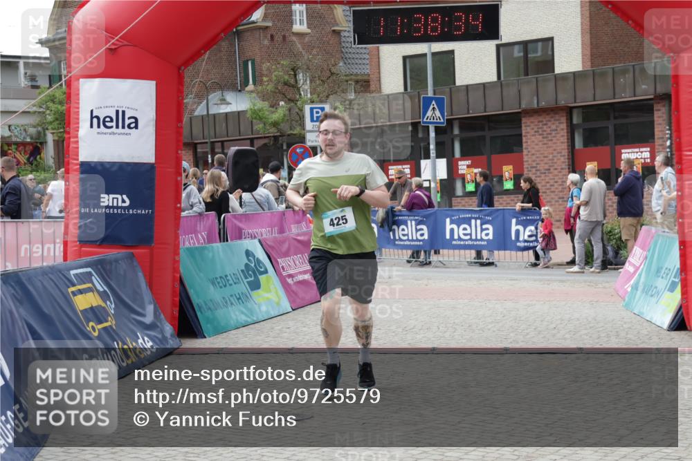 10.05.2026 - 8. Wedeler Halbmarathon Yannick Fuchs http://msf.ph/oto/9725579 10.05.2026 11:38:32 Ziel 425, 688, 765 meine-sportfotos.de