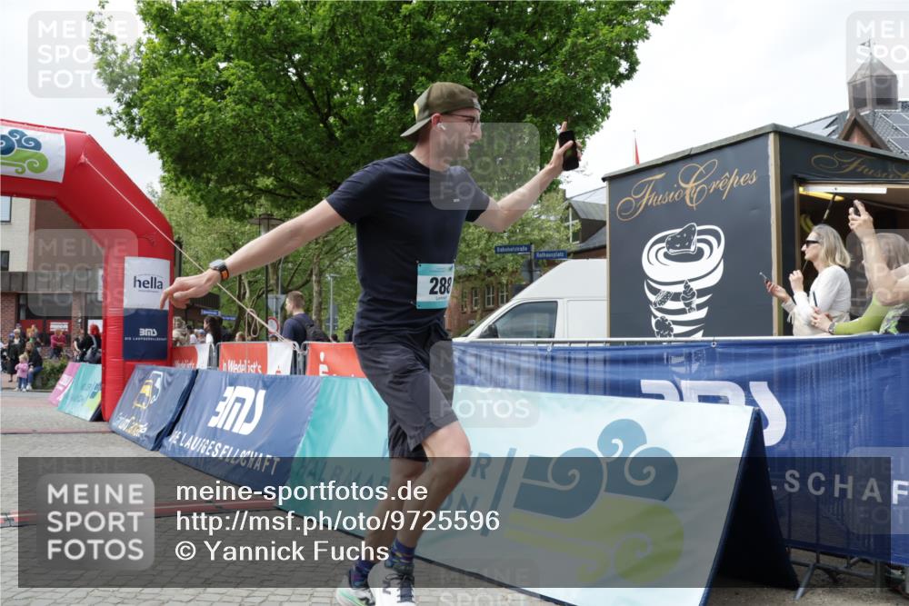 10.05.2026 - 8. Wedeler Halbmarathon Yannick Fuchs http://msf.ph/oto/9725596 10.05.2026 12:07:07 Ziel 288 meine-sportfotos.de