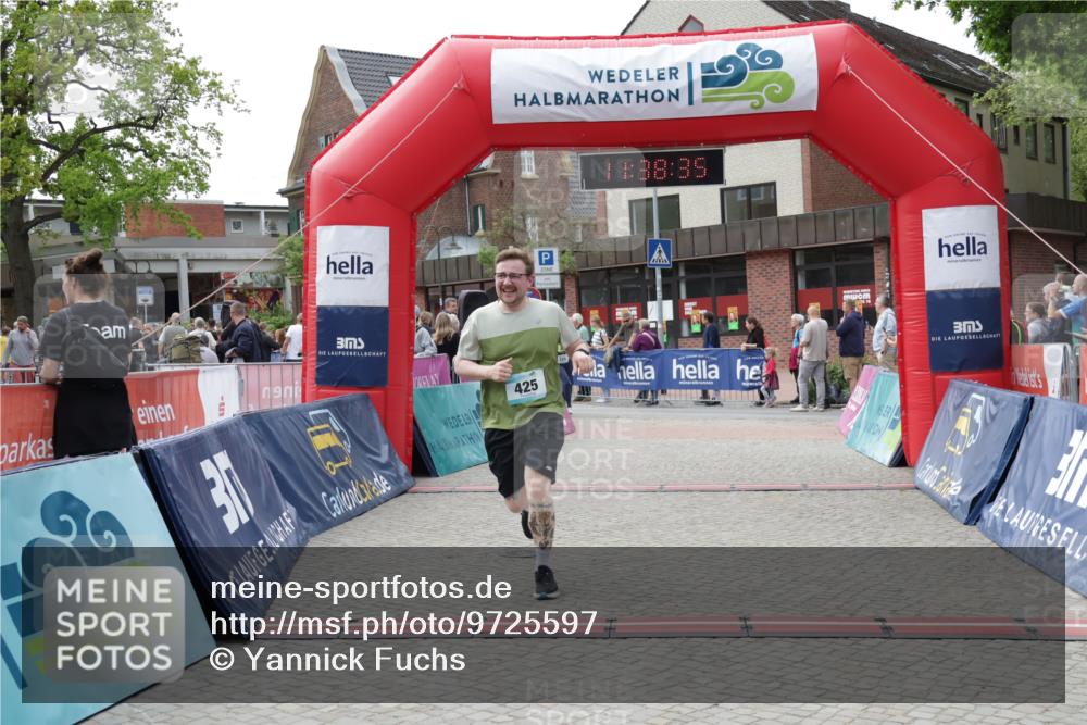 10.05.2026 - 8. Wedeler Halbmarathon Yannick Fuchs http://msf.ph/oto/9725597 10.05.2026 11:38:33 Ziel 425, 688, 765 meine-sportfotos.de
