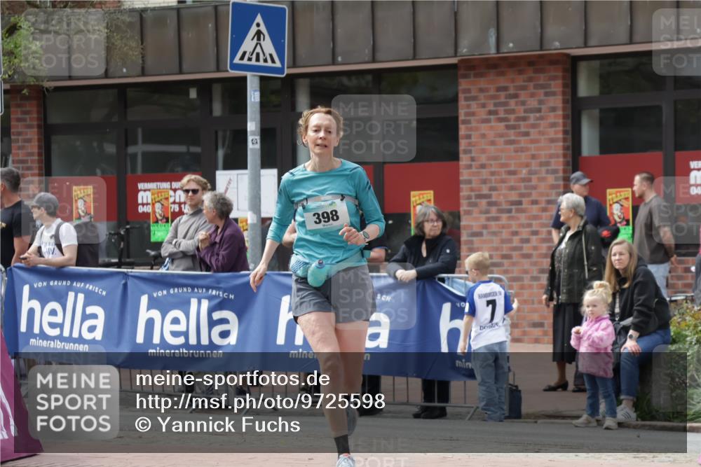 10.05.2026 - 8. Wedeler Halbmarathon Yannick Fuchs http://msf.ph/oto/9725598 10.05.2026 12:07:20 Ziel 398 meine-sportfotos.de