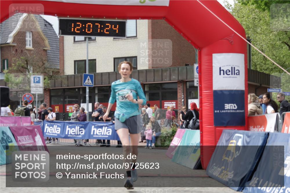 10.05.2026 - 8. Wedeler Halbmarathon Yannick Fuchs http://msf.ph/oto/9725623 10.05.2026 12:07:22 Ziel 398 meine-sportfotos.de