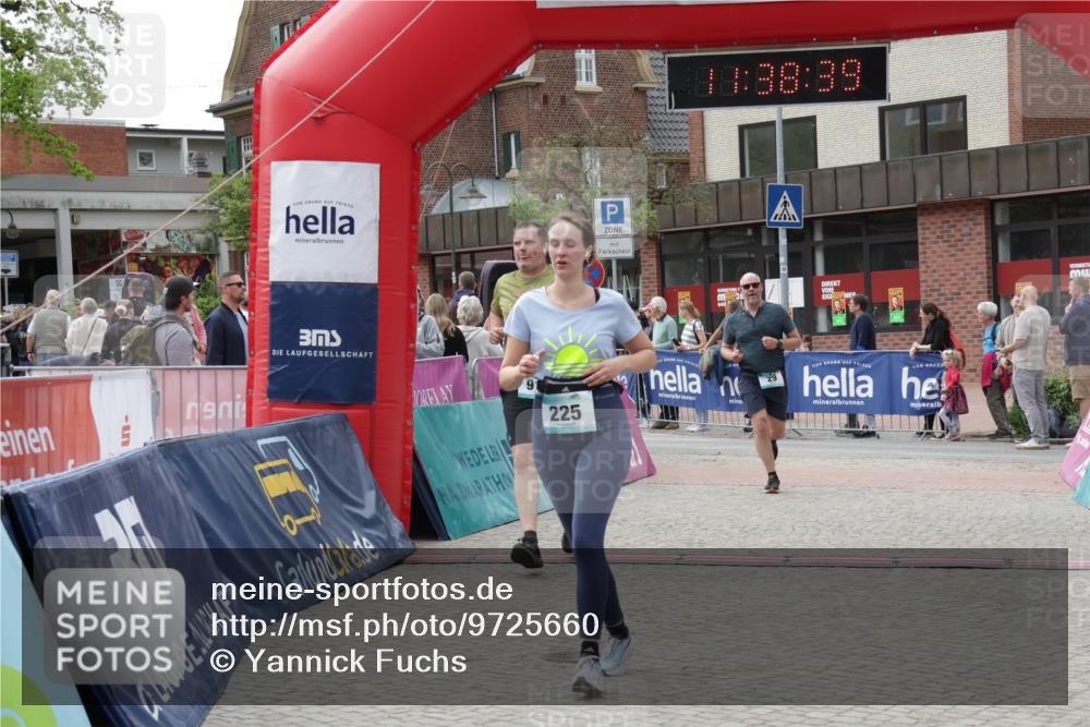 10.05.2026 - 8. Wedeler Halbmarathon Yannick Fuchs http://msf.ph/oto/9725660 10.05.2026 11:38:38 Ziel 29, 225, 425, 911 meine-sportfotos.de