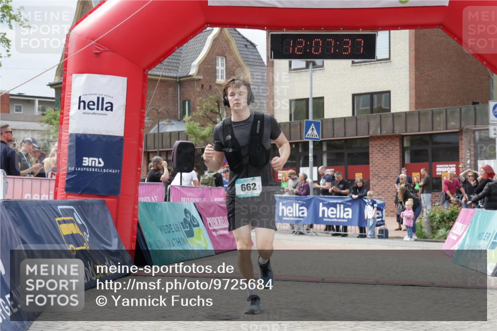 10.05.2026 - 8. Wedeler Halbmarathon Yannick Fuchs http://msf.ph/oto/9725684 10.05.2026 12:07:35 Ziel 18, 612, 662 meine-sportfotos.de