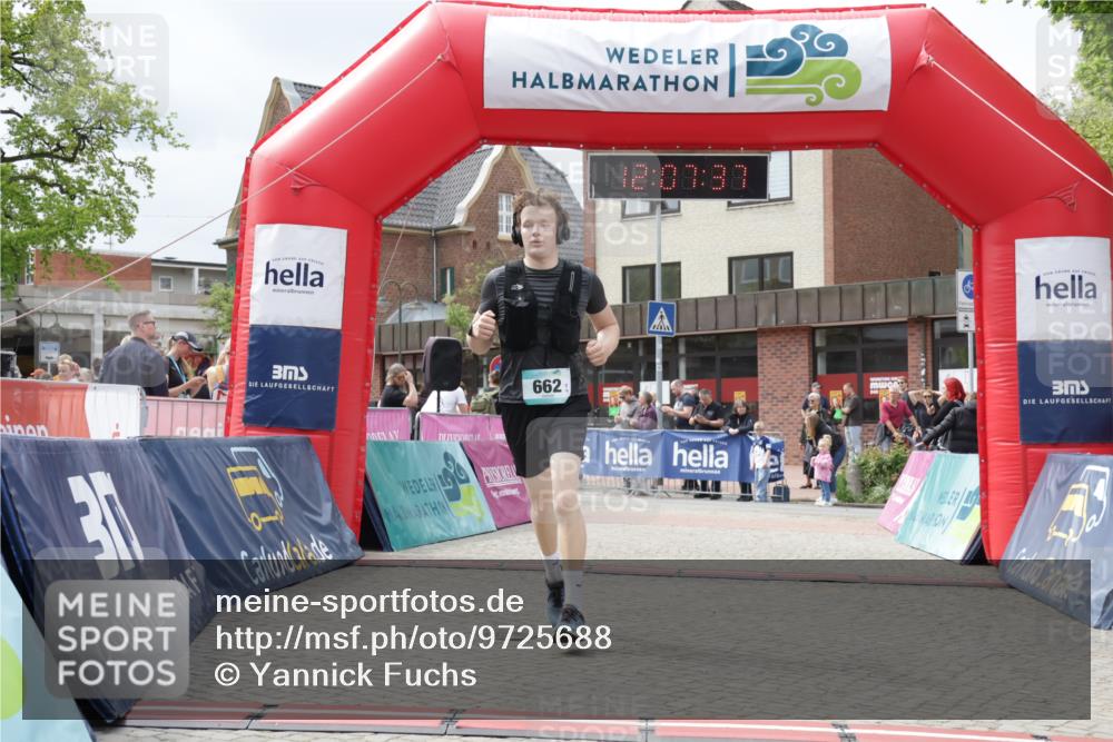 10.05.2026 - 8. Wedeler Halbmarathon Yannick Fuchs http://msf.ph/oto/9725688 10.05.2026 12:07:35 Ziel 18, 612, 662 meine-sportfotos.de