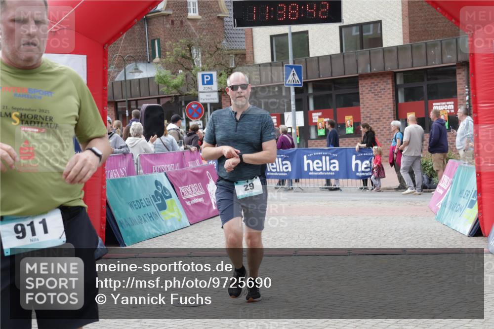 10.05.2026 - 8. Wedeler Halbmarathon Yannick Fuchs http://msf.ph/oto/9725690 10.05.2026 11:38:40 Ziel 29, 225, 911 meine-sportfotos.de