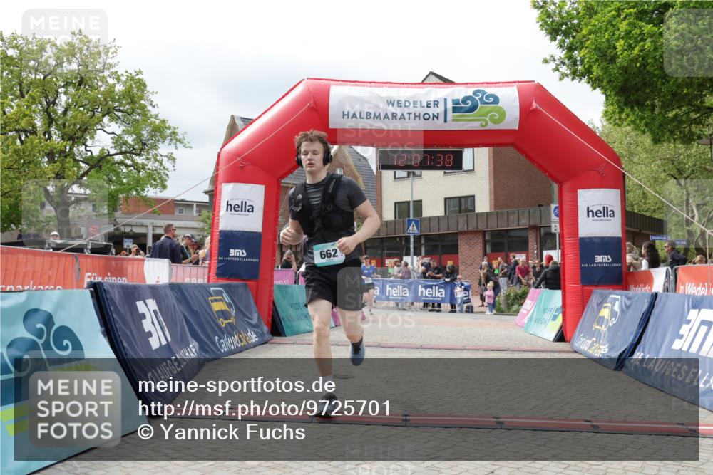 10.05.2026 - 8. Wedeler Halbmarathon Yannick Fuchs http://msf.ph/oto/9725701 10.05.2026 12:07:36 Ziel 18, 612, 662 meine-sportfotos.de
