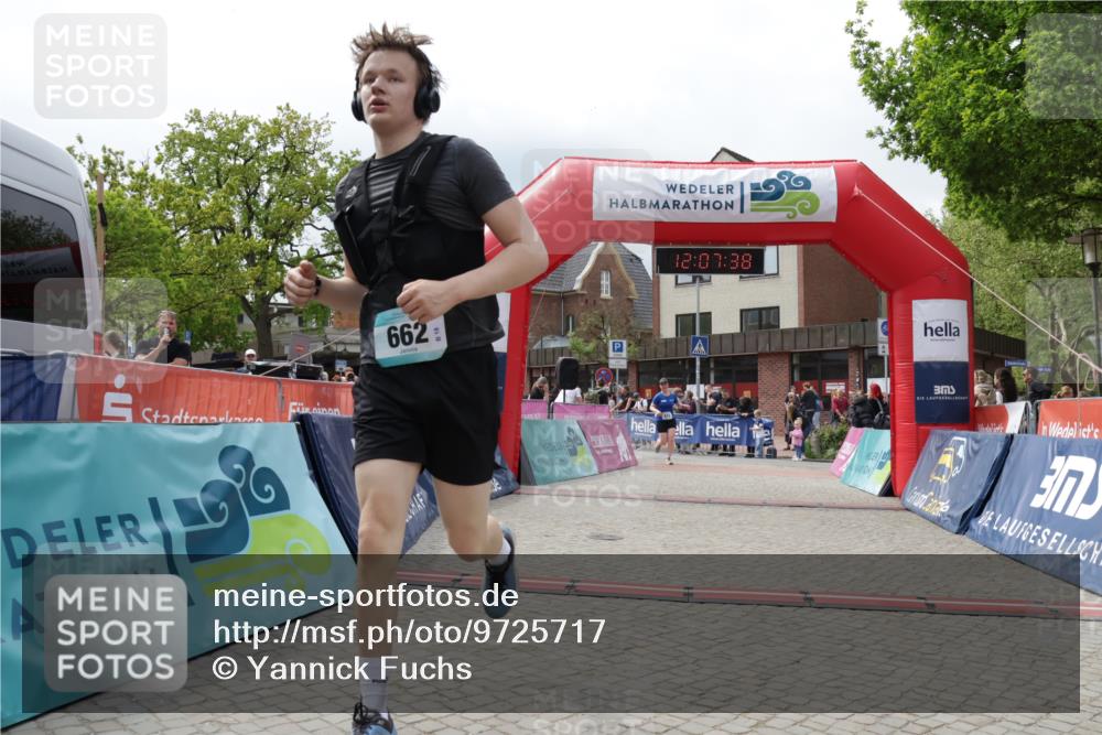 10.05.2026 - 8. Wedeler Halbmarathon Yannick Fuchs http://msf.ph/oto/9725717 10.05.2026 12:07:37 Ziel 18, 612, 662 meine-sportfotos.de