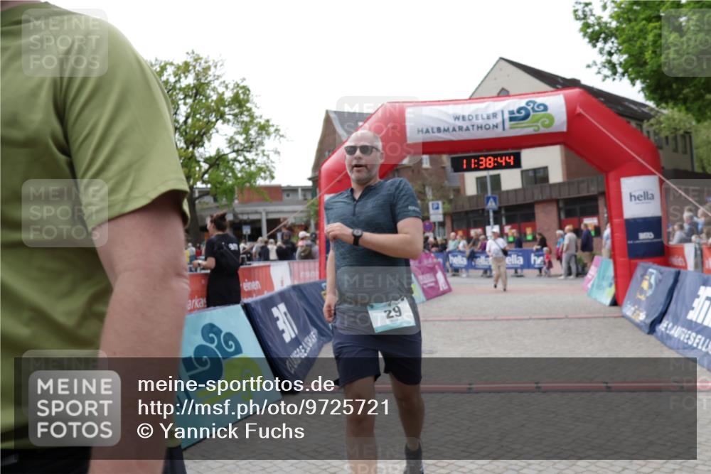 10.05.2026 - 8. Wedeler Halbmarathon Yannick Fuchs http://msf.ph/oto/9725721 10.05.2026 11:38:42 Ziel 29, 214, 225, 625, 911 meine-sportfotos.de