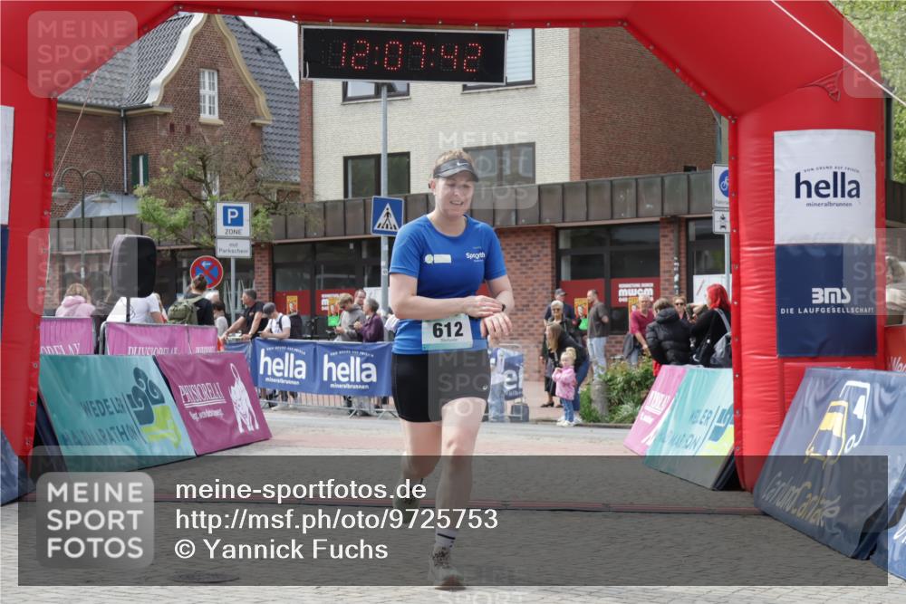 10.05.2026 - 8. Wedeler Halbmarathon Yannick Fuchs http://msf.ph/oto/9725753 10.05.2026 12:07:40 Ziel 612, 662 meine-sportfotos.de