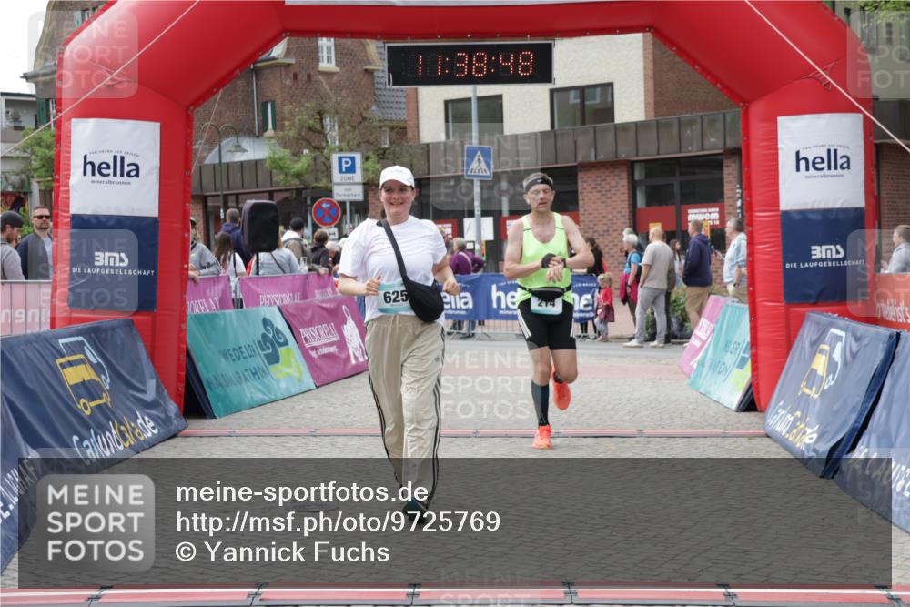 10.05.2026 - 8. Wedeler Halbmarathon Yannick Fuchs http://msf.ph/oto/9725769 10.05.2026 11:38:46 Ziel 214, 354, 625 meine-sportfotos.de