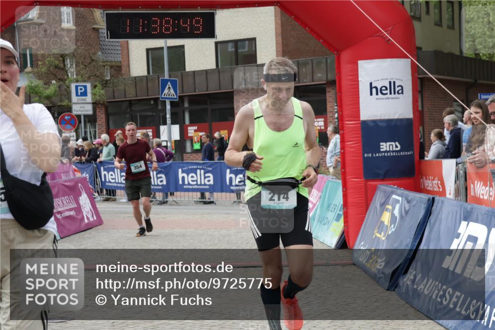 10.05.2026 - 8. Wedeler Halbmarathon Yannick Fuchs http://msf.ph/oto/9725775 10.05.2026 11:38:47 Ziel 214, 354, 625 meine-sportfotos.de