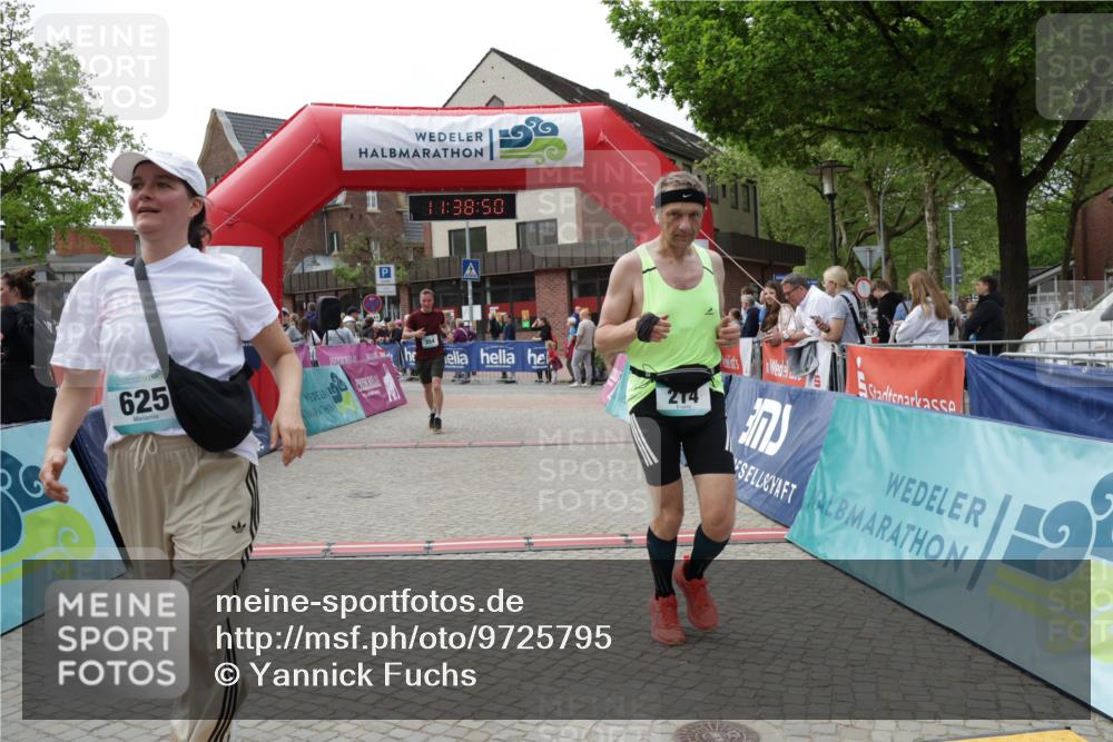 10.05.2026 - 8. Wedeler Halbmarathon Yannick Fuchs http://msf.ph/oto/9725795 10.05.2026 11:38:48 Ziel 214, 354, 625 meine-sportfotos.de