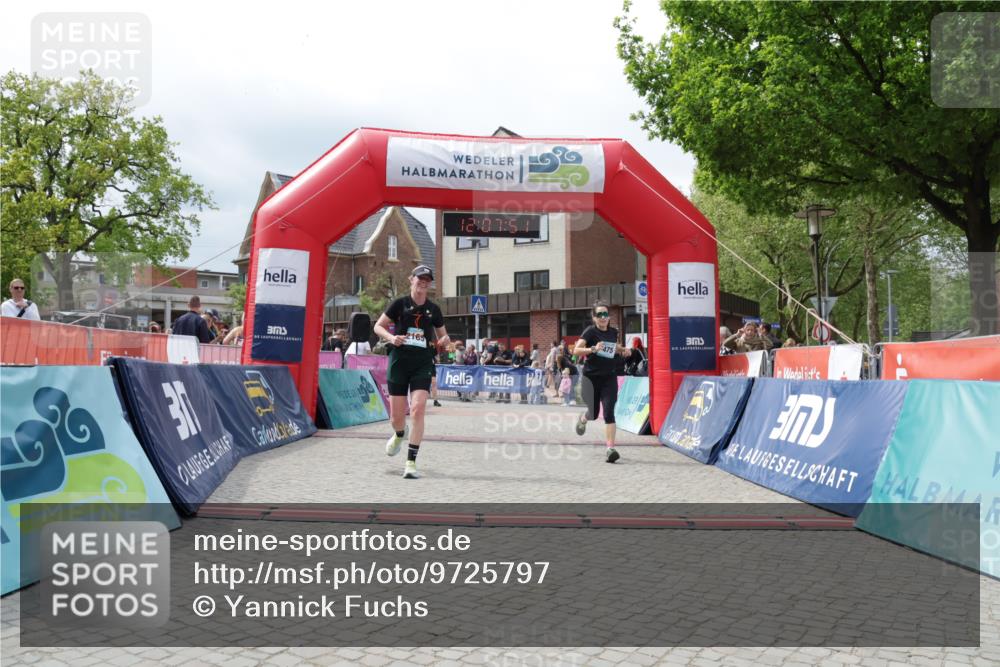 10.05.2026 - 8. Wedeler Halbmarathon Yannick Fuchs http://msf.ph/oto/9725797 10.05.2026 12:07:49 Ziel 475, 642, 2185 meine-sportfotos.de