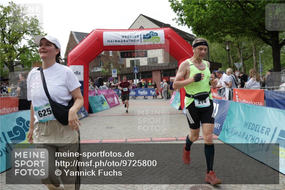 10.05.2026 - 8. Wedeler Halbmarathon Yannick Fuchs http://msf.ph/oto/9725800 10.05.2026 11:38:48 Ziel 214, 354, 625 meine-sportfotos.de