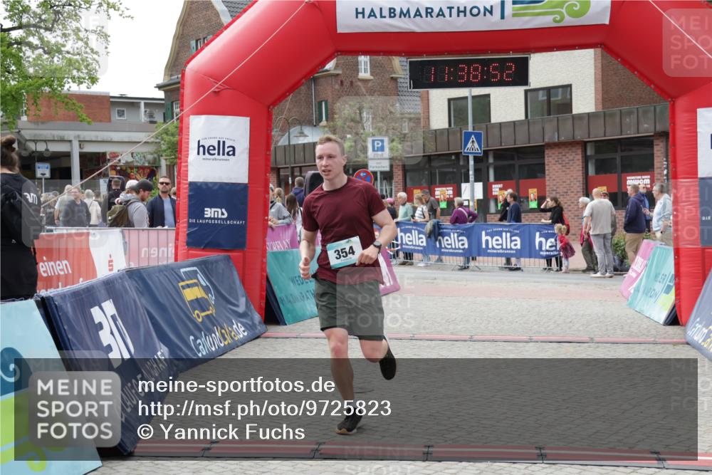 10.05.2026 - 8. Wedeler Halbmarathon Yannick Fuchs http://msf.ph/oto/9725823 10.05.2026 11:38:50 Ziel 214, 354, 625 meine-sportfotos.de