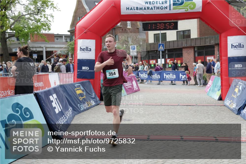 10.05.2026 - 8. Wedeler Halbmarathon Yannick Fuchs http://msf.ph/oto/9725832 10.05.2026 11:38:51 Ziel 214, 354, 625 meine-sportfotos.de