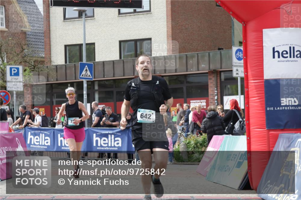 10.05.2026 - 8. Wedeler Halbmarathon Yannick Fuchs http://msf.ph/oto/9725842 10.05.2026 12:07:52 Ziel 475, 642, 726, 2185 meine-sportfotos.de