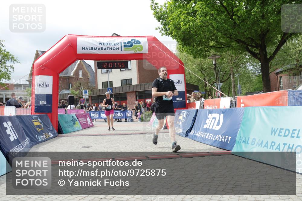 10.05.2026 - 8. Wedeler Halbmarathon Yannick Fuchs http://msf.ph/oto/9725875 10.05.2026 12:07:53 Ziel 475, 642, 726, 2185 meine-sportfotos.de