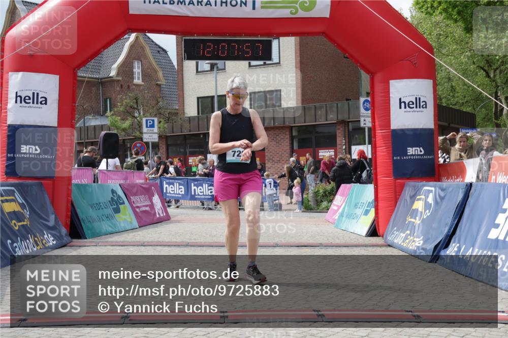 10.05.2026 - 8. Wedeler Halbmarathon Yannick Fuchs http://msf.ph/oto/9725883 10.05.2026 12:07:55 Ziel 642, 726 meine-sportfotos.de
