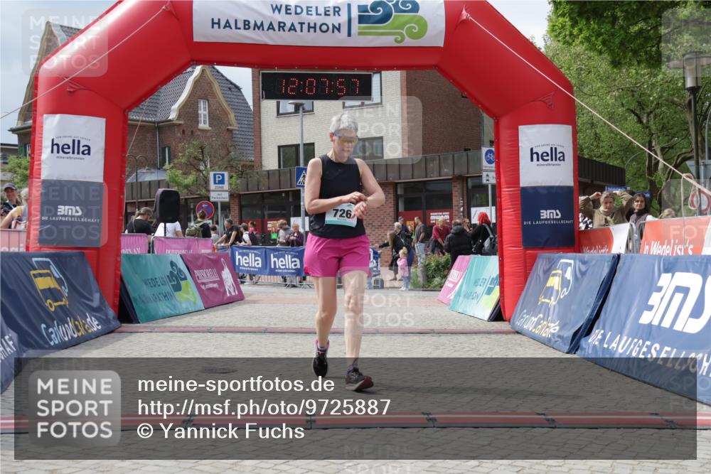 10.05.2026 - 8. Wedeler Halbmarathon Yannick Fuchs http://msf.ph/oto/9725887 10.05.2026 12:07:55 Ziel 642, 726 meine-sportfotos.de