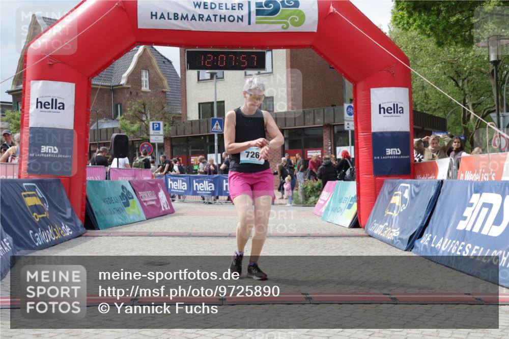 10.05.2026 - 8. Wedeler Halbmarathon Yannick Fuchs http://msf.ph/oto/9725890 10.05.2026 12:07:56 Ziel 642, 726 meine-sportfotos.de
