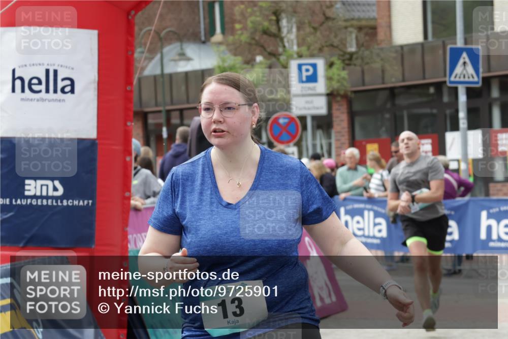 10.05.2026 - 8. Wedeler Halbmarathon Yannick Fuchs http://msf.ph/oto/9725901 10.05.2026 11:38:58 Ziel 13, 1051 meine-sportfotos.de