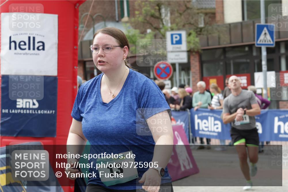 10.05.2026 - 8. Wedeler Halbmarathon Yannick Fuchs http://msf.ph/oto/9725905 10.05.2026 11:38:58 Ziel 13, 1051 meine-sportfotos.de