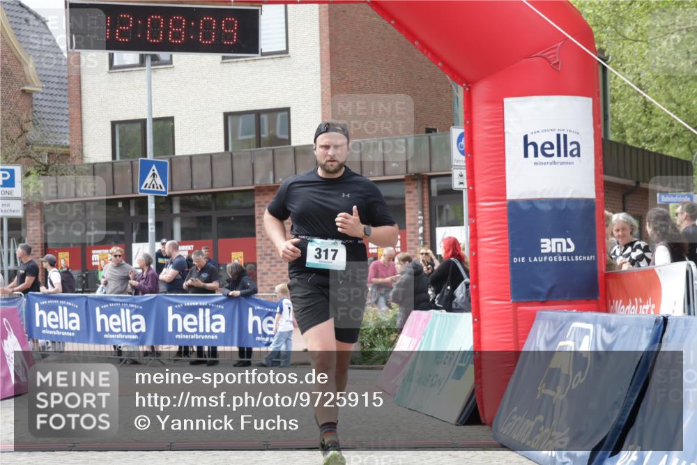 10.05.2026 - 8. Wedeler Halbmarathon Yannick Fuchs http://msf.ph/oto/9725915 10.05.2026 12:08:08 Ziel 317 meine-sportfotos.de