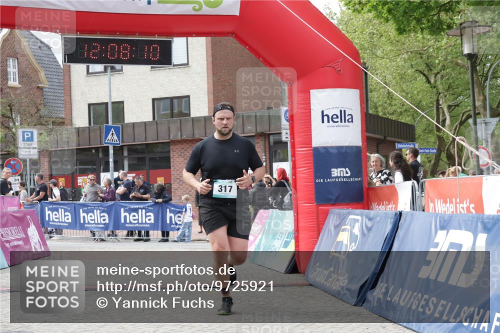 10.05.2026 - 8. Wedeler Halbmarathon Yannick Fuchs http://msf.ph/oto/9725921 10.05.2026 12:08:08 Ziel 317 meine-sportfotos.de