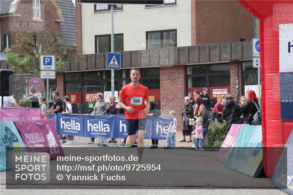 10.05.2026 - 8. Wedeler Halbmarathon Yannick Fuchs http://msf.ph/oto/9725954 10.05.2026 12:08:13 Ziel 317, 359 meine-sportfotos.de