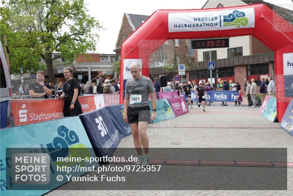 10.05.2026 - 8. Wedeler Halbmarathon Yannick Fuchs http://msf.ph/oto/9725957 10.05.2026 11:39:01 Ziel 13, 121, 392, 1051 meine-sportfotos.de