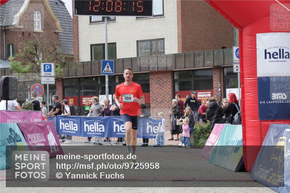 10.05.2026 - 8. Wedeler Halbmarathon Yannick Fuchs http://msf.ph/oto/9725958 10.05.2026 12:08:13 Ziel 317, 359 meine-sportfotos.de