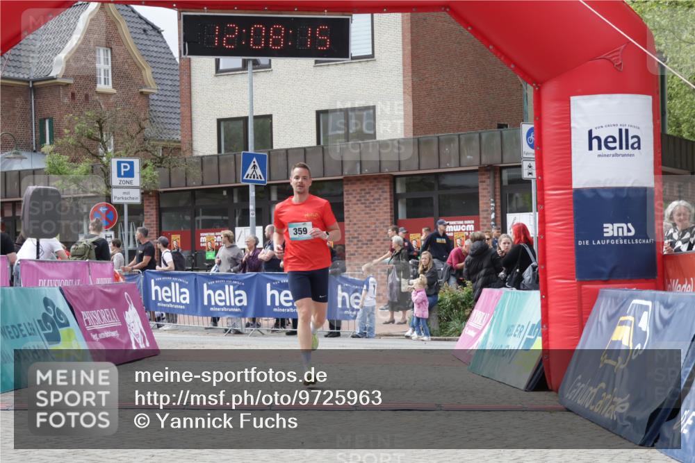 10.05.2026 - 8. Wedeler Halbmarathon Yannick Fuchs http://msf.ph/oto/9725963 10.05.2026 12:08:13 Ziel 317, 359 meine-sportfotos.de