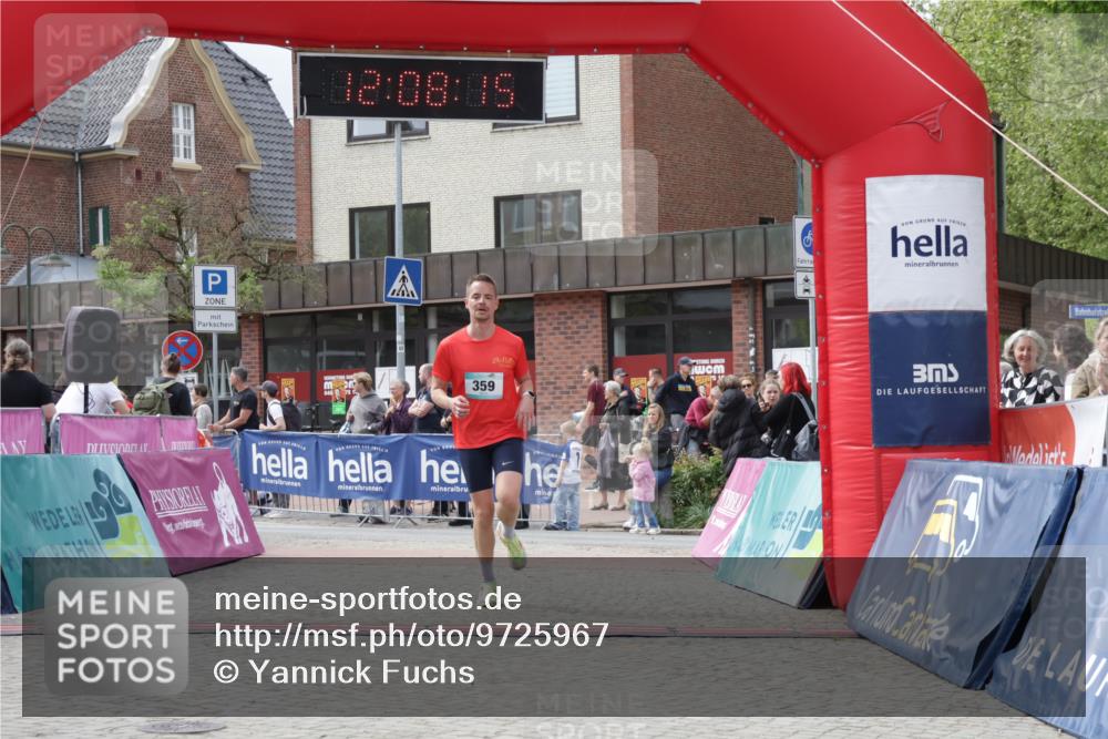 10.05.2026 - 8. Wedeler Halbmarathon Yannick Fuchs http://msf.ph/oto/9725967 10.05.2026 12:08:13 Ziel 317, 359 meine-sportfotos.de