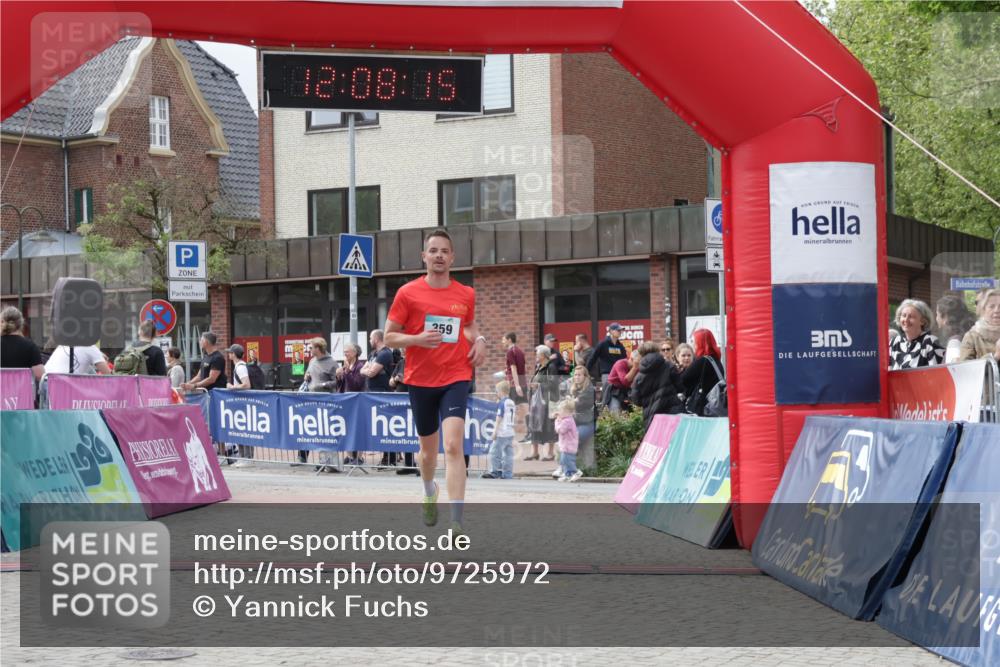 10.05.2026 - 8. Wedeler Halbmarathon Yannick Fuchs http://msf.ph/oto/9725972 10.05.2026 12:08:13 Ziel 317, 359 meine-sportfotos.de